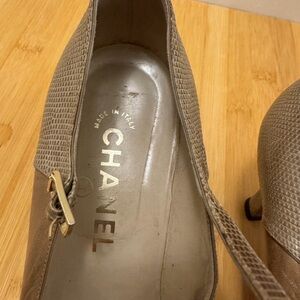 CHANEL Vintage Women's Textured Tan Heels